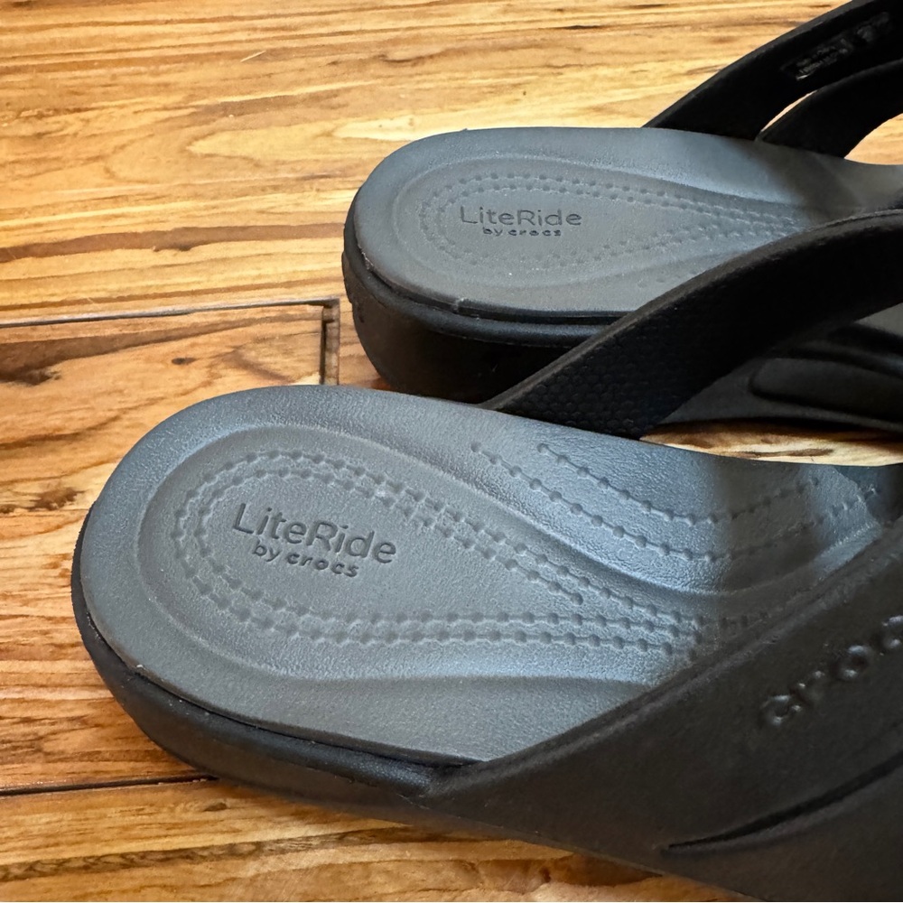 CROCS Lite Ride Wedge Strappy Sandals Slides Black size 7 - Picture 2 of 9